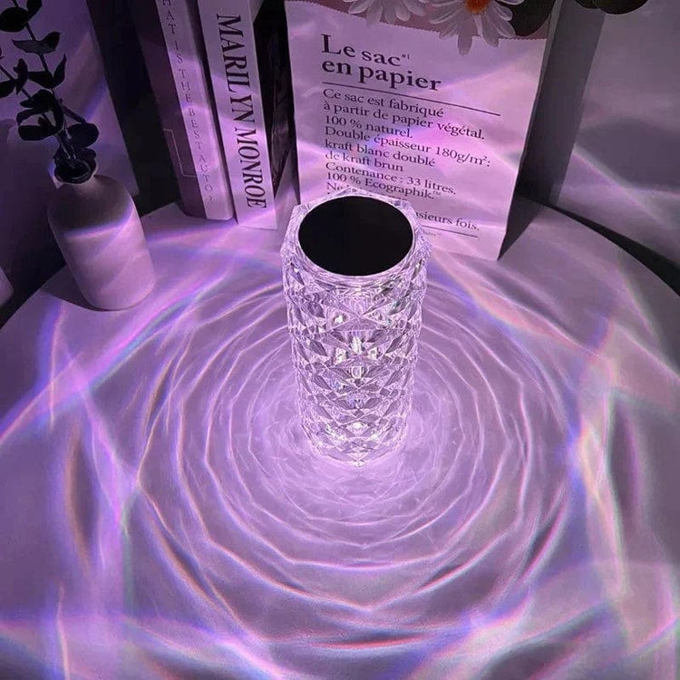 Magnifique lampe de table, 16 couleurs, motifs de roses lumineuses, effet cristal, interrupteur tactile et télécommande incluse. Laissez-vous porter par une ambiance unique. La livraison prioritaire est offerte !