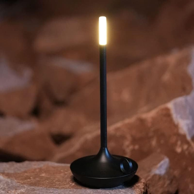 Superbe lampe en métal en forme de bougie avec interrupteur tactile, recharge USB, éclairage blanc chaud ajustable, design créatif pour une ambiance chaleureuse et vintage. La livraison prioritaire est offerte !
