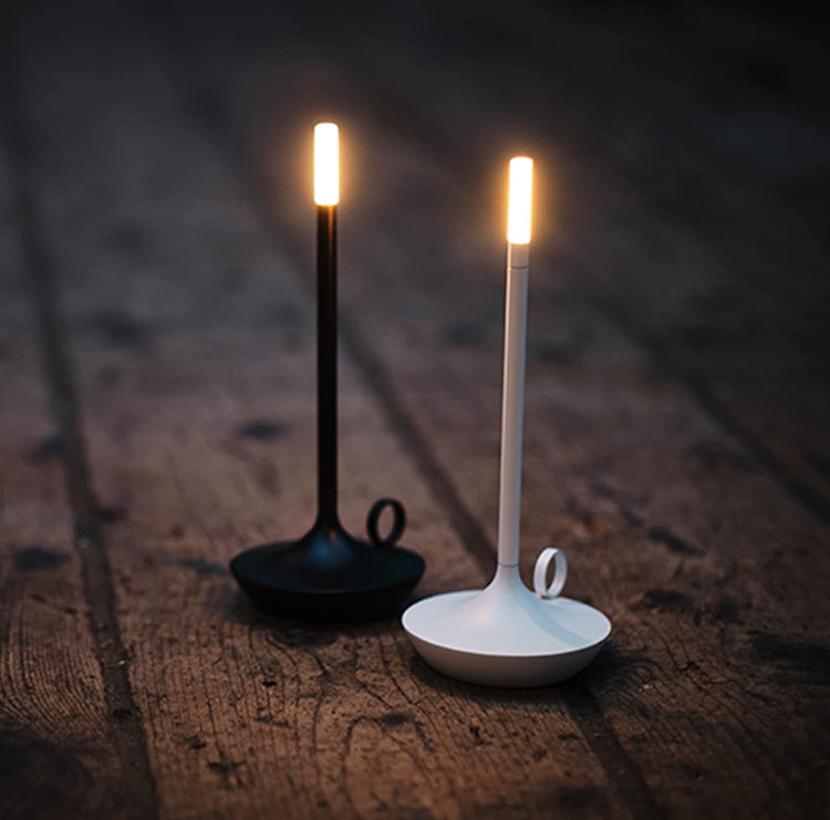 Superbe lampe en métal en forme de bougie avec interrupteur tactile, recharge USB, éclairage blanc chaud ajustable, design créatif pour une ambiance chaleureuse et vintage. La livraison prioritaire est offerte !