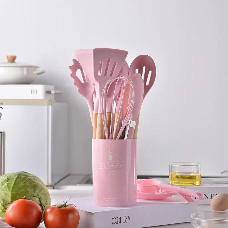 Magnifique ensemble d'ustensiles de cuisine en silicone sans BPA, résistants à la chaleur, anti-rayures avec manche en bois et bac de rangement, idéal pour cuisiner en toute sérénité. 12 pièces, produit Premium. La livraison est offerte !