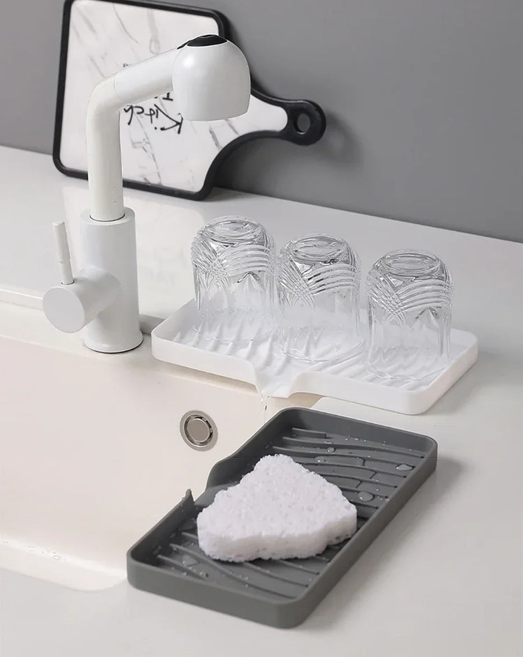 Porte-savon et porte-éponges en silicone avec système auto-drainant, anti-fondant et antidérapant, idéal pour salle de bain, baignoire et cuisine, matériaux durables et polyvalence accrue. La livraison est offerte !