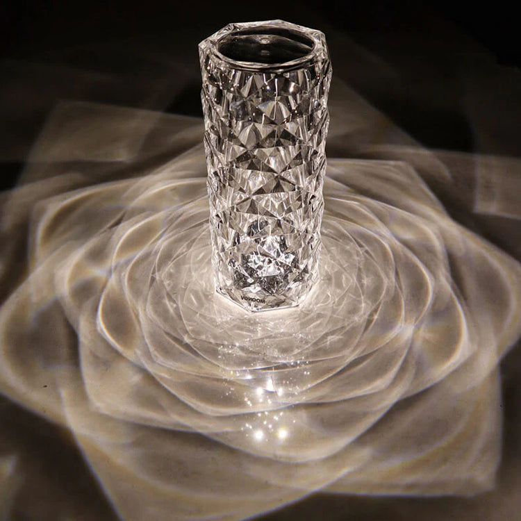 Magnifique lampe de table, 16 couleurs, motifs de roses lumineuses, effet cristal, interrupteur tactile et télécommande incluse. Laissez-vous porter par une ambiance unique. La livraison prioritaire est offerte !