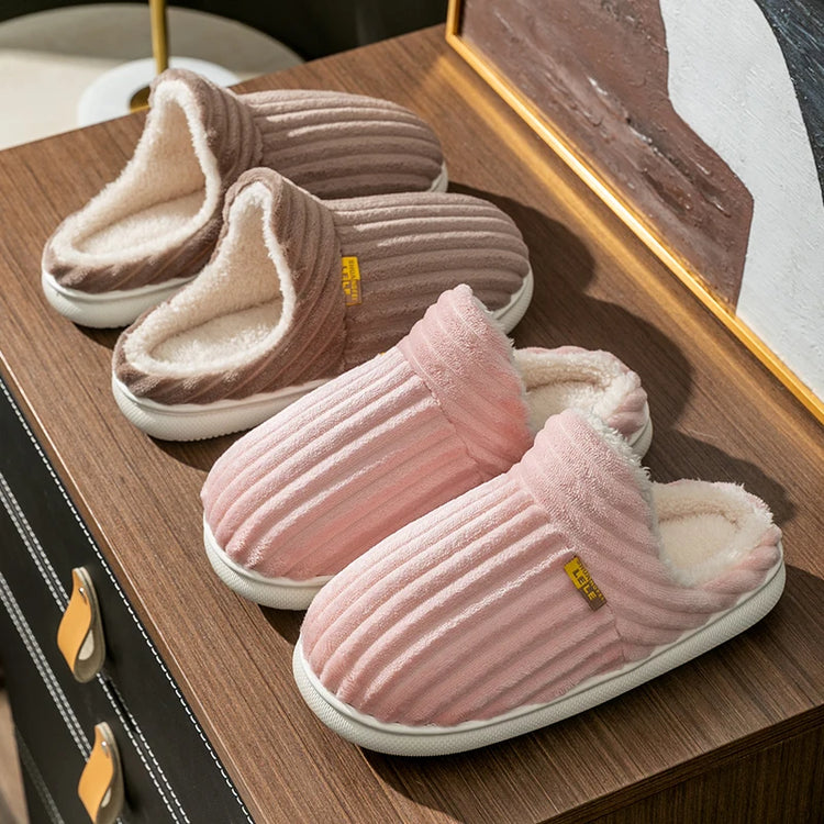Fabuleux chaussons ultra douillets, doublés en peluche, chauds et ultra moelleux, antidérapants, parfaits pour un usage intérieur décontracté et des moments de confort absolu. La livraison prioritaire est offerte !