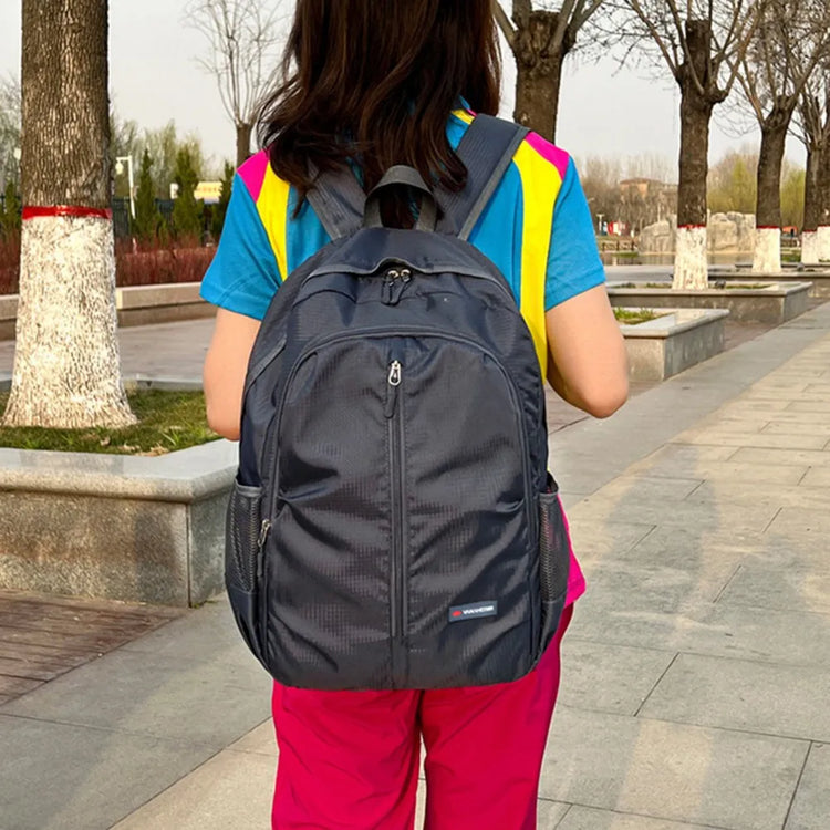 Superbe sac à dos en nylon • Grand format 48 x 33 x 15 cm • 5 couleurs disponibles • Imperméable • Compatible avec ordinateur portable et tablette • Travail, voyages, vacances, loisirs, sports, week-ends, etc. La livraison prioritaire est offerte !