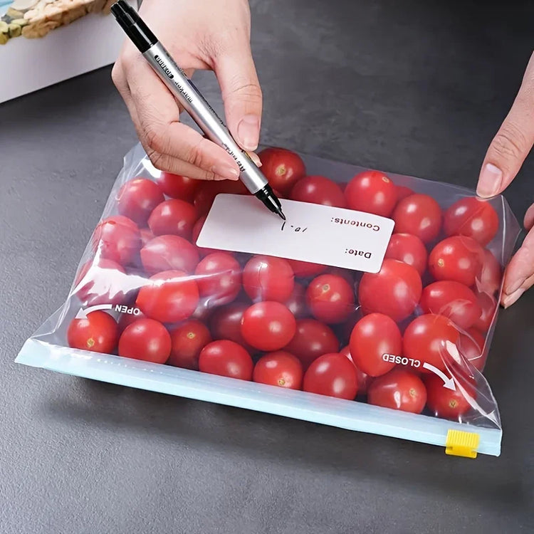 Lot de 45 sacs alimentaires réutilisables, 3 formats pratiques – congélation, frigo ou placard – fermeture à glissière étanche, zone d’écriture intégrée, ultra résistants et durables. La livraison prioritaire est offerte !