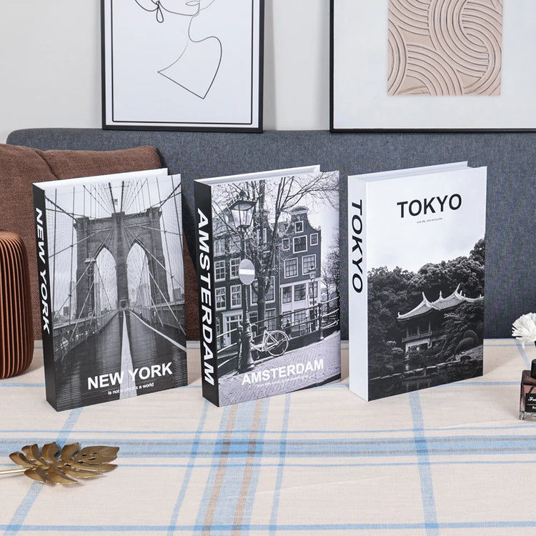 Faux livres décoratifs haut de gamme – Lot de 3 – Qualité premium, réalisme bluffant, utilisation polyvalente pour bibliothèque, étagère ou table basse – Apportez instantanément un look chic et chaleureux à votre intérieur. Livraison prioritaire offerte !