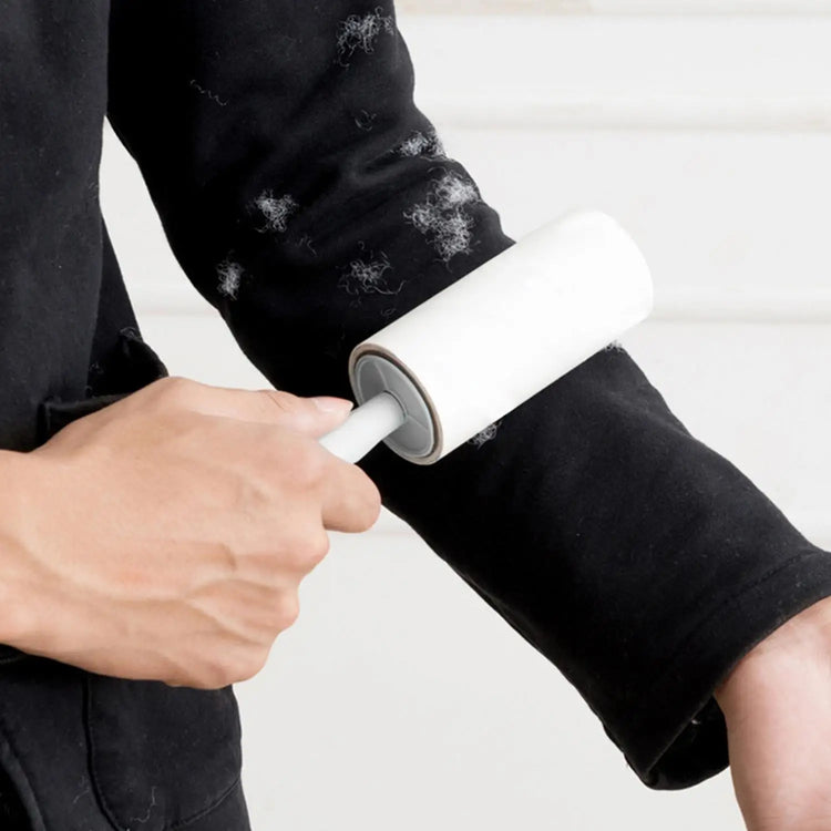 Rouleau adhésif déchirable – Élimine les poils d’animaux, la poussière et les peluches sur vêtements, tapis et tissus – recharges remplaçables. Livraison prioritaire offerte !