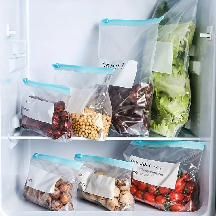 Lot de 45 sacs alimentaires réutilisables, 3 formats pratiques – congélation, frigo ou placard – fermeture à glissière étanche, zone d’écriture intégrée, ultra résistants et durables. La livraison prioritaire est offerte !