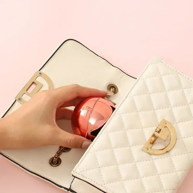Fabuleuse boule à charpie réutilisable, l'accessoire anti-poils magique, élimine les poils d'animaux, cheveux, petits débris, poussière et plus. Produit coup de coeur. La livraison est offerte !