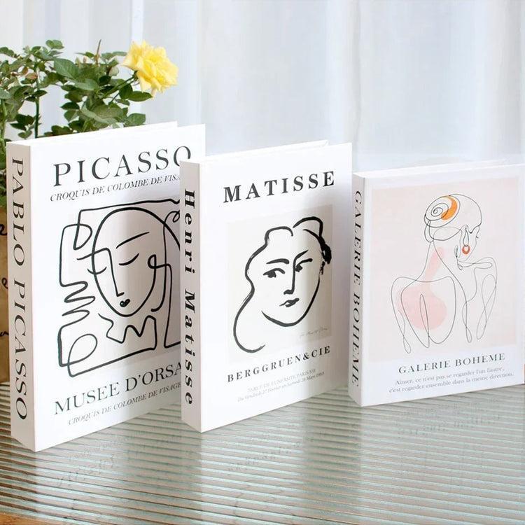 Faux livres décoratifs haut de gamme – Lot de 3 – Qualité premium, réalisme bluffant, utilisation polyvalente pour bibliothèque, étagère ou table basse – Apportez instantanément un look chic et chaleureux à votre intérieur. Livraison prioritaire offerte !