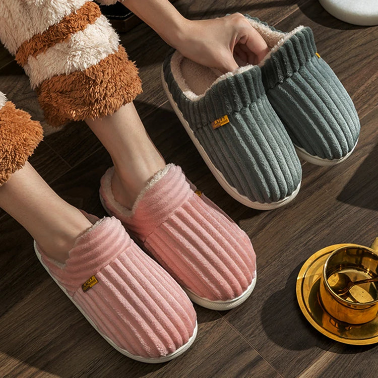 Fabuleux chaussons ultra douillets, doublés en peluche, chauds et ultra moelleux, antidérapants, parfaits pour un usage intérieur décontracté et des moments de confort absolu. La livraison prioritaire est offerte !