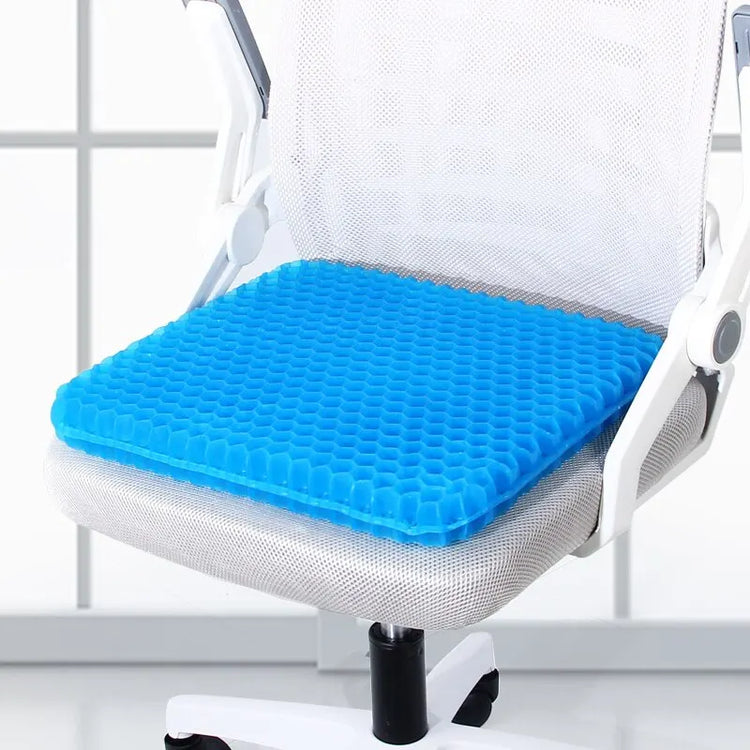 Coussin fraîcheur en gel ultra-confort, anti-pression pour soulager douleurs sciatiques, fessiers et lombaires, avec design respirant en nid d'abeille pour un confort prolongé et une meilleure posture. Housse incluse. La livraison est offerte!