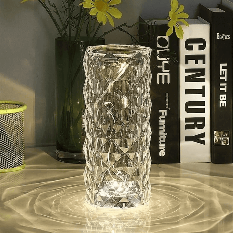 Magnifique lampe de table, 16 couleurs, motifs de roses lumineuses, effet cristal, interrupteur tactile et télécommande incluse. Laissez-vous porter par une ambiance unique. La livraison prioritaire est offerte !