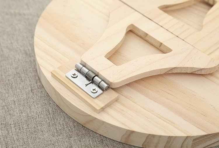 Ingénieux plateau de canapé en bois pliable – Ultra stable, sans montage, antidérapant, s’adapte à tous les accoudoirs (7 à 30 cm). La livraison prioritaire est offerte !
