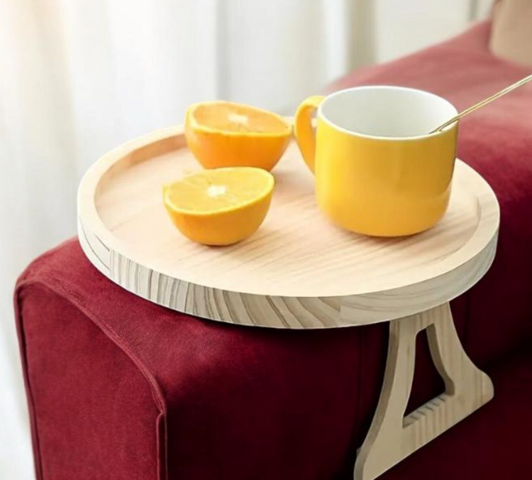 Ingénieux plateau de canapé en bois pliable – Ultra stable, sans montage, antidérapant, s’adapte à tous les accoudoirs (7 à 30 cm). La livraison prioritaire est offerte !