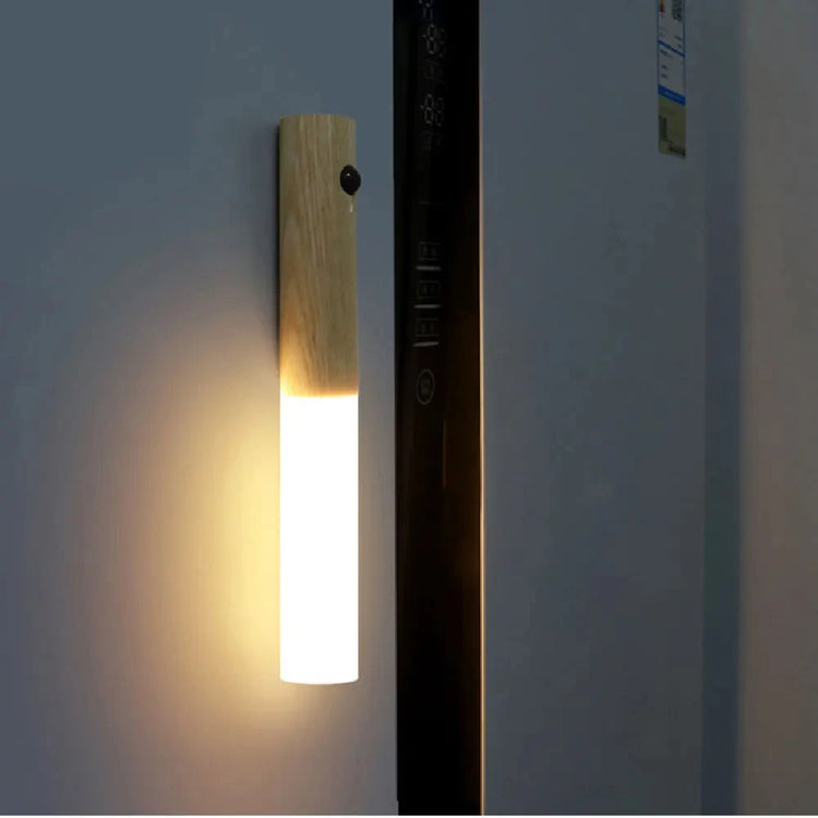 Ingénieuse veilleuse magnétique rechargeable avec détecteur de mouvement - Installation sans perçage - Lumière LED douce et apaisante - Design élégant, amovible et polyvalent. La livraison prioritaire est offerte !