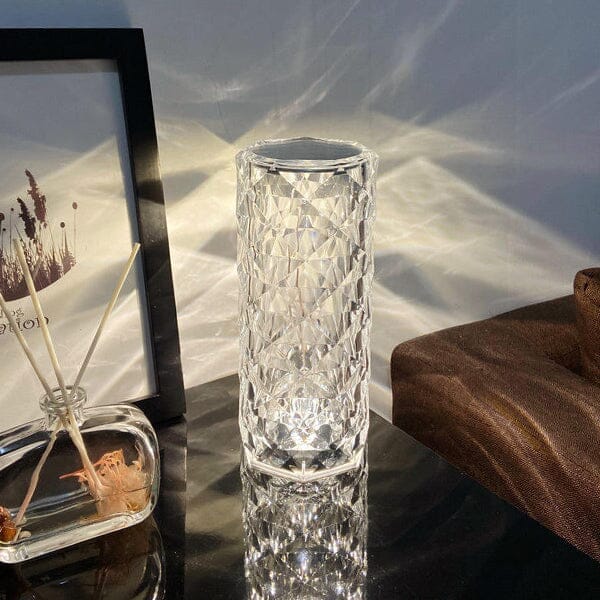 Magnifique lampe de table, 16 couleurs, motifs de roses lumineuses, effet cristal, interrupteur tactile et télécommande incluse. Laissez-vous porter par une ambiance unique. La livraison prioritaire est offerte !