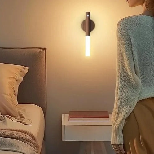 Ingénieuse veilleuse magnétique rechargeable avec détecteur de mouvement - Installation sans perçage - Lumière LED douce et apaisante - Design élégant, amovible et polyvalent. La livraison prioritaire est offerte !
