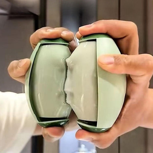Ingénieux rouleau anti-peluches lavable, adhérence ultra puissante pour éliminer les poils d'animaux et la poussière, poignée ergonomique, technologie hydrofuge, design portable, réutilisable et écologique. La livraison prioritaire est offerte !