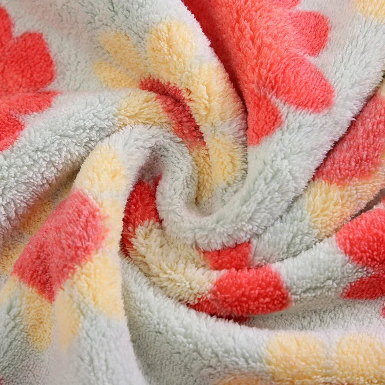 Lot de 4 magnifiques chiffons en microfibre ultra-denses et épais, agréable motif de tournesols colorés, pour nettoyer et essuyer vos surfaces avec le sourire ! 30X30cm. Produit Premium et coup de coeur. La livraison est offerte !
