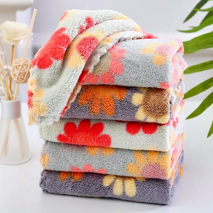 Lot de 4 magnifiques chiffons en microfibre ultra-denses et épais, agréable motif de tournesols colorés, pour nettoyer et essuyer vos surfaces avec le sourire ! 30X30cm. Produit Premium et coup de coeur. La livraison est offerte !
